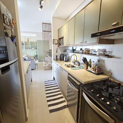 Cobertura com 142m², 3 quartos (sendo 1 suíte), 3 garagens, no bairro Campeche em Florianópolis