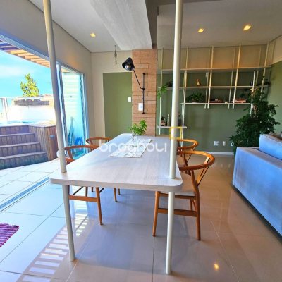 Cobertura com 142m², 3 quartos (sendo 1 suíte), 3 garagens, no bairro Campeche em Florianópolis