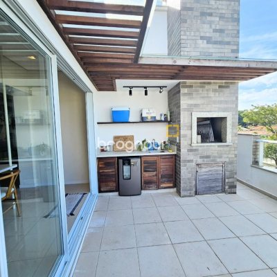 Cobertura com 142m², 3 quartos (sendo 1 suíte), 3 garagens, no bairro Campeche em Florianópolis