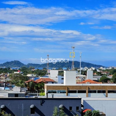 Cobertura com 142m², 3 quartos (sendo 1 suíte), 3 garagens, no bairro Campeche em Florianópolis