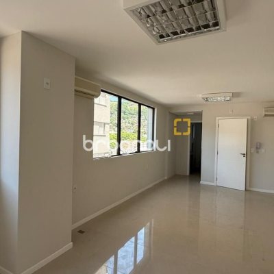 Sala com 48m², 1 garagem, no bairro Centro em Florianópolis