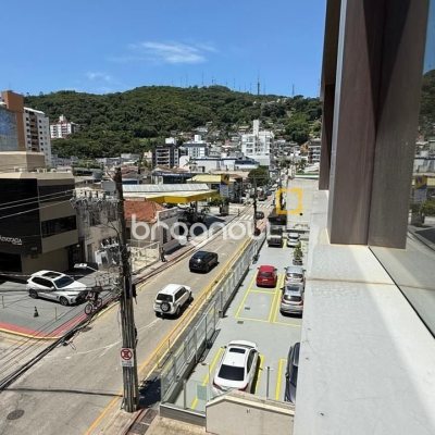 Sala com 48m², 1 garagem, no bairro Centro em Florianópolis