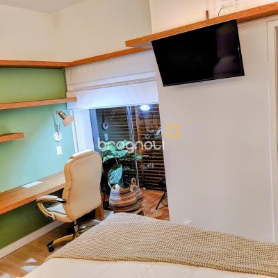Casa com 450m², 8 quartos (sendo 8 suítes), 5 garagens, no bairro Centro em Florianópolis