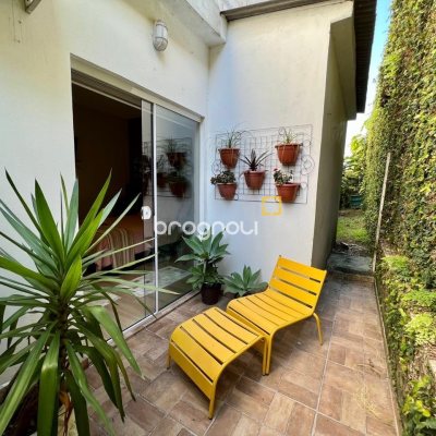 Casa com 450m², 8 quartos (sendo 8 suítes), 5 garagens, no bairro Centro em Florianópolis