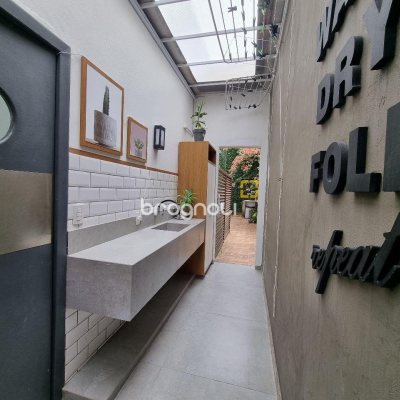 Casa com 450m², 8 quartos (sendo 8 suítes), 5 garagens, no bairro Centro em Florianópolis
