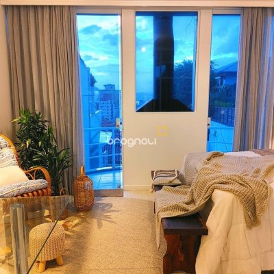 Casa com 450m², 8 quartos (sendo 8 suítes), 5 garagens, no bairro Centro em Florianópolis