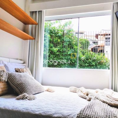 Casa com 450m², 8 quartos (sendo 8 suítes), 5 garagens, no bairro Centro em Florianópolis