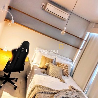 Casa com 450m², 8 quartos (sendo 8 suítes), 5 garagens, no bairro Centro em Florianópolis