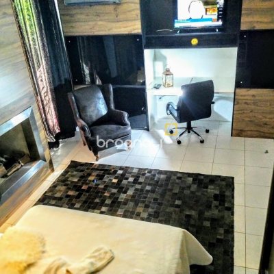 Casa com 450m², 8 quartos (sendo 8 suítes), 5 garagens, no bairro Centro em Florianópolis