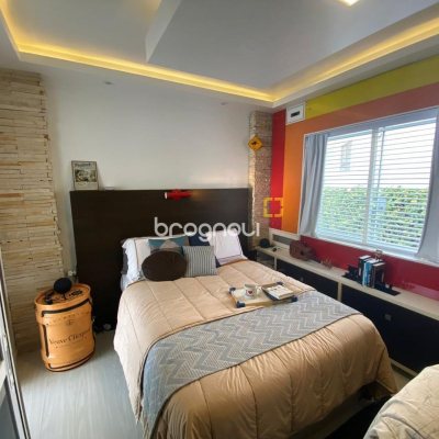 Casa com 450m², 8 quartos (sendo 8 suítes), 5 garagens, no bairro Centro em Florianópolis
