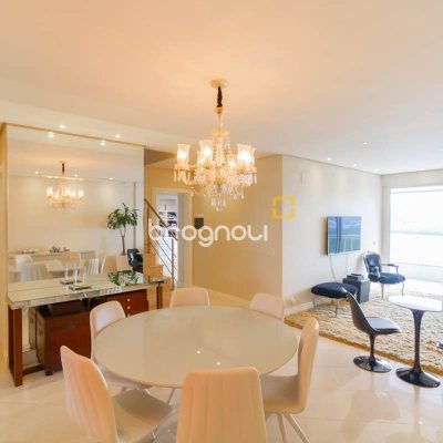 Cobertura com 297m², 4 quartos (sendo 2 suítes), 3 garagens, no bairro João Paulo em Florianópolis