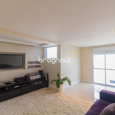 Cobertura com 297m², 4 quartos (sendo 2 suítes), 3 garagens, no bairro João Paulo em Florianópolis