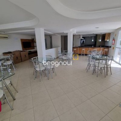 Cobertura com 297m², 4 quartos (sendo 2 suítes), 3 garagens, no bairro João Paulo em Florianópolis