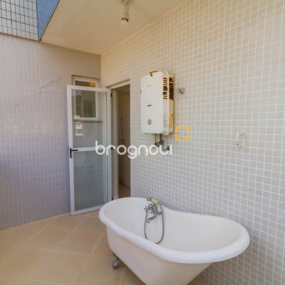Cobertura com 297m², 4 quartos (sendo 2 suítes), 3 garagens, no bairro João Paulo em Florianópolis