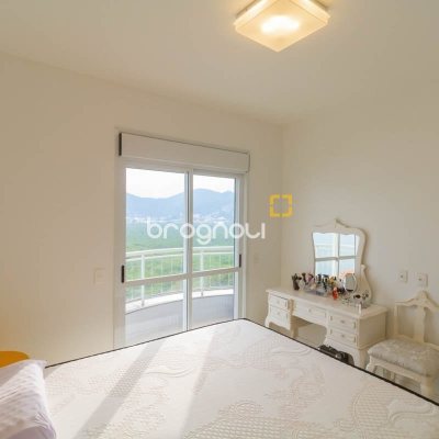 Cobertura com 297m², 4 quartos (sendo 2 suítes), 3 garagens, no bairro João Paulo em Florianópolis