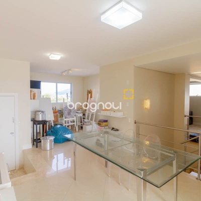 Cobertura com 297m², 4 quartos (sendo 2 suítes), 3 garagens, no bairro João Paulo em Florianópolis
