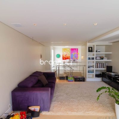 Cobertura com 297m², 4 quartos (sendo 2 suítes), 3 garagens, no bairro João Paulo em Florianópolis