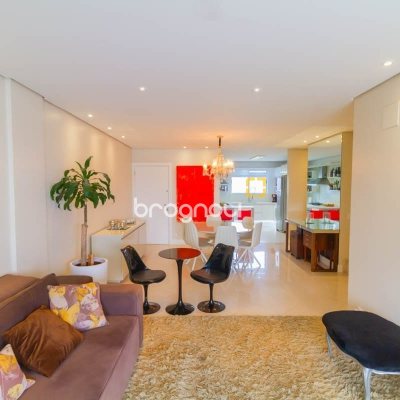 Cobertura com 297m², 4 quartos (sendo 2 suítes), 3 garagens, no bairro João Paulo em Florianópolis