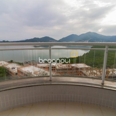 Cobertura com 297m², 4 quartos (sendo 2 suítes), 3 garagens, no bairro João Paulo em Florianópolis
