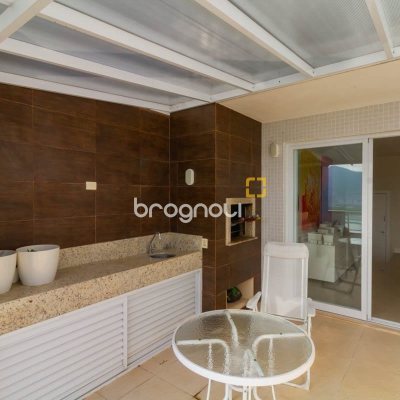 Cobertura com 297m², 4 quartos (sendo 2 suítes), 3 garagens, no bairro João Paulo em Florianópolis