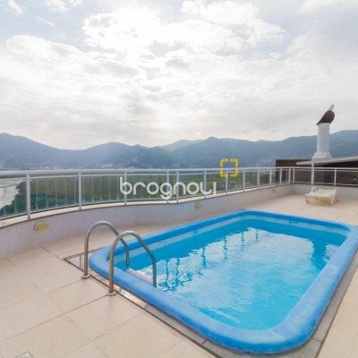 Cobertura com 297m², 4 quartos (sendo 2 suítes), 3 garagens, no bairro João Paulo em Florianópolis