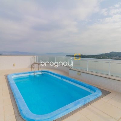 Cobertura com 297m², 4 quartos (sendo 2 suítes), 3 garagens, no bairro João Paulo em Florianópolis