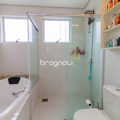 Cobertura com 297m², 4 quartos (sendo 2 suítes), 3 garagens, no bairro João Paulo em Florianópolis