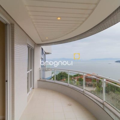 Cobertura com 297m², 4 quartos (sendo 2 suítes), 3 garagens, no bairro João Paulo em Florianópolis