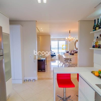 Cobertura com 297m², 4 quartos (sendo 2 suítes), 3 garagens, no bairro João Paulo em Florianópolis