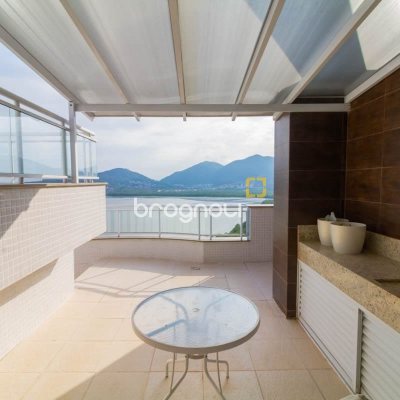 Cobertura com 297m², 4 quartos (sendo 2 suítes), 3 garagens, no bairro João Paulo em Florianópolis