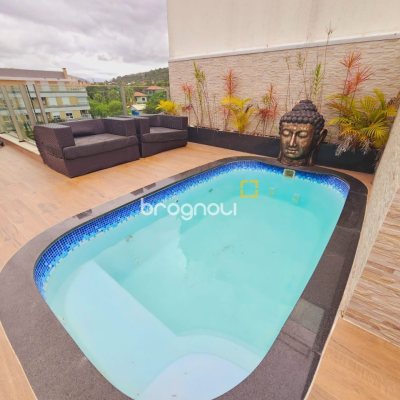 Cobertura com 219m², 2 quartos (sendo 2 suítes), 2 garagens, no bairro Campeche em Florianópolis
