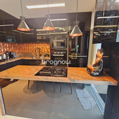 Cobertura com 219m², 2 quartos (sendo 2 suítes), 2 garagens, no bairro Campeche em Florianópolis