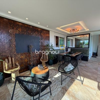 Cobertura com 219m², 2 quartos (sendo 2 suítes), 2 garagens, no bairro Campeche em Florianópolis