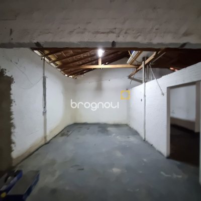 Galpão com 100m², 6 garagens, no bairro Ponte do Imaruim em Palhoça