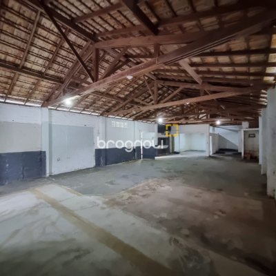 Galpão com 100m², 6 garagens, no bairro Ponte do Imaruim em Palhoça