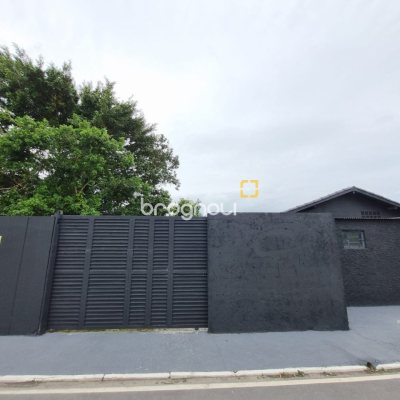 Galpão com 100m², 6 garagens, no bairro Ponte do Imaruim em Palhoça