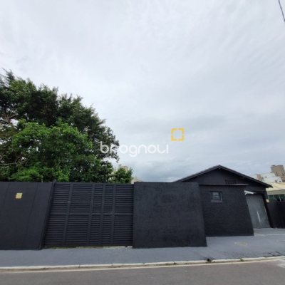 Galpão com 100m², 6 garagens, no bairro Ponte do Imaruim em Palhoça
