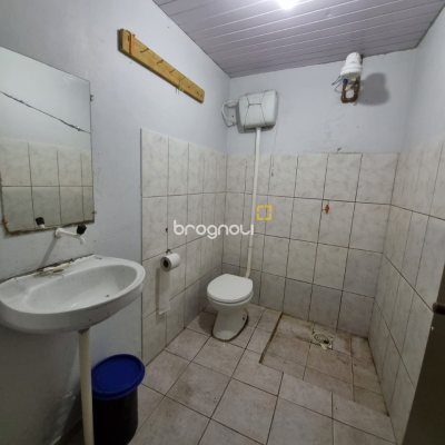 Galpão com 100m², 6 garagens, no bairro Ponte do Imaruim em Palhoça