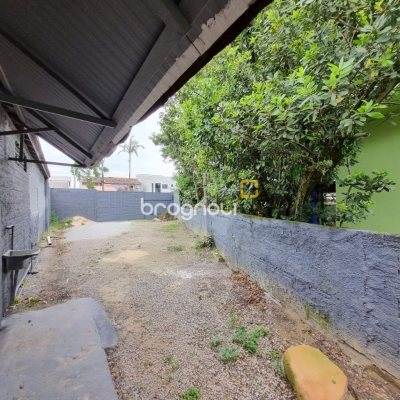 Galpão com 100m², 6 garagens, no bairro Ponte do Imaruim em Palhoça
