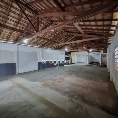 Galpão com 100m², 6 garagens, no bairro Ponte do Imaruim em Palhoça
