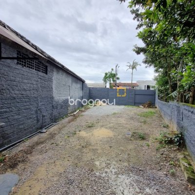 Galpão com 100m², 6 garagens, no bairro Ponte do Imaruim em Palhoça