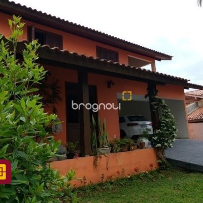 Casa com 243m², 4 quartos (sendo 1 suíte), 2 garagens, no bairro Córrego Grande em Florianópolis