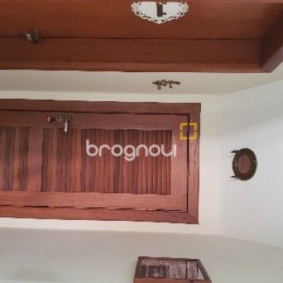 Casa com 243m², 4 quartos (sendo 1 suíte), 2 garagens, no bairro Córrego Grande em Florianópolis