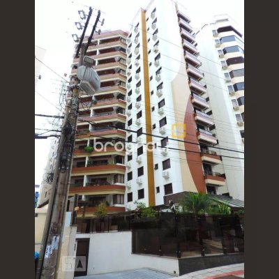 Apartamento com 170m², 3 quartos (sendo 2 suítes), 3 garagens, no bairro Centro em Florianópolis