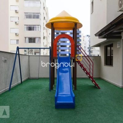 Apartamento com 170m², 3 quartos (sendo 2 suítes), 3 garagens, no bairro Centro em Florianópolis
