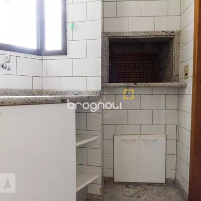 Apartamento com 170m², 3 quartos (sendo 2 suítes), 3 garagens, no bairro Centro em Florianópolis