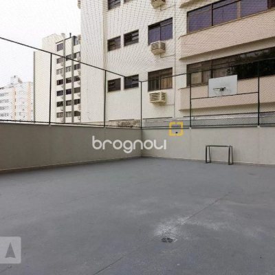 Apartamento com 170m², 3 quartos (sendo 2 suítes), 3 garagens, no bairro Centro em Florianópolis