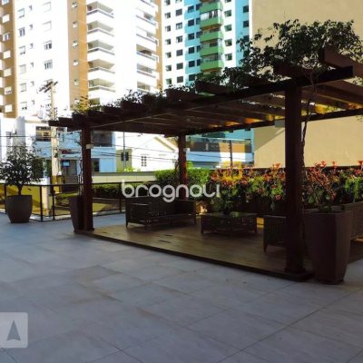 Apartamento com 170m², 3 quartos (sendo 2 suítes), 3 garagens, no bairro Centro em Florianópolis