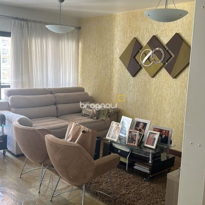 Apartamento com 170m², 3 quartos (sendo 2 suítes), 3 garagens, no bairro Centro em Florianópolis