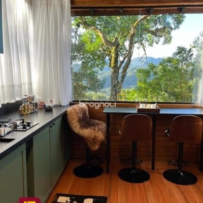Sítio com 130m², 3 quartos (sendo 3 suítes), 3 garagens, no bairro Centro em Urubici